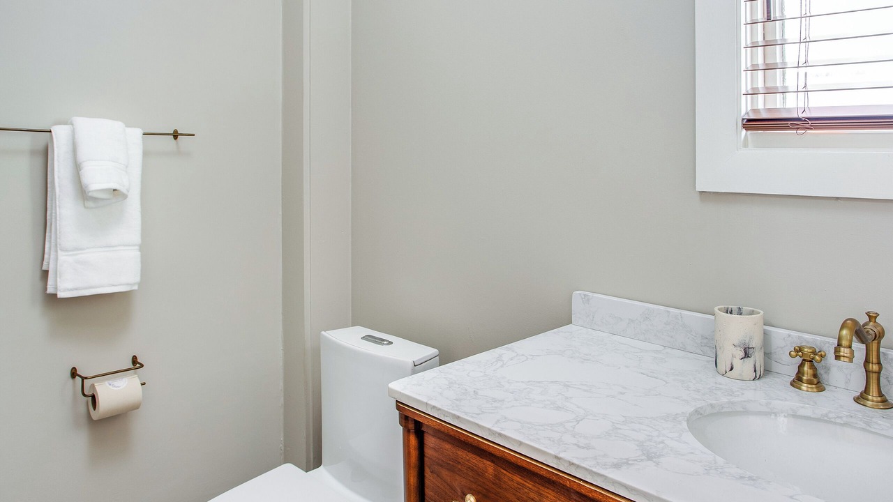 Photo of Bathroom in East Avenue