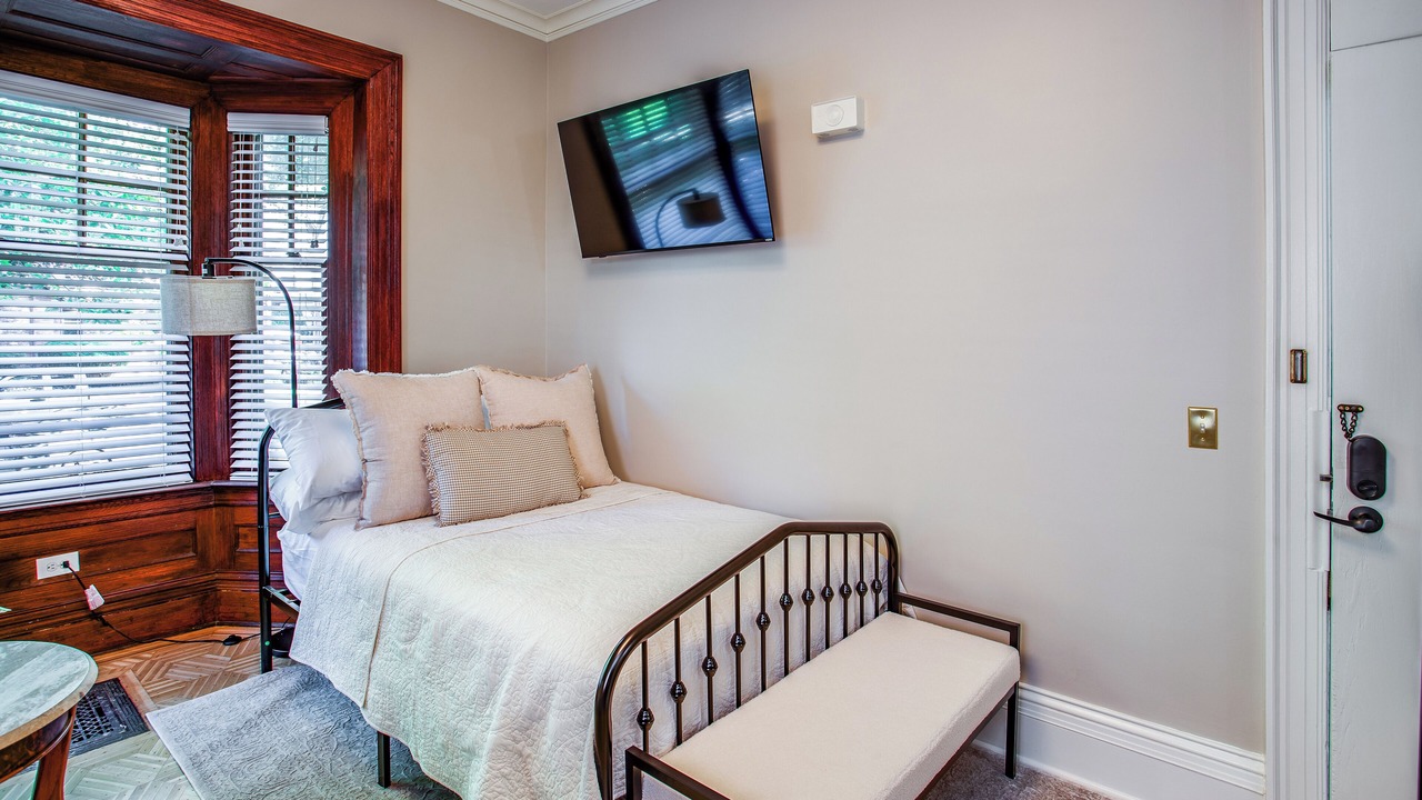 Photo of Bedroom in East Avenue