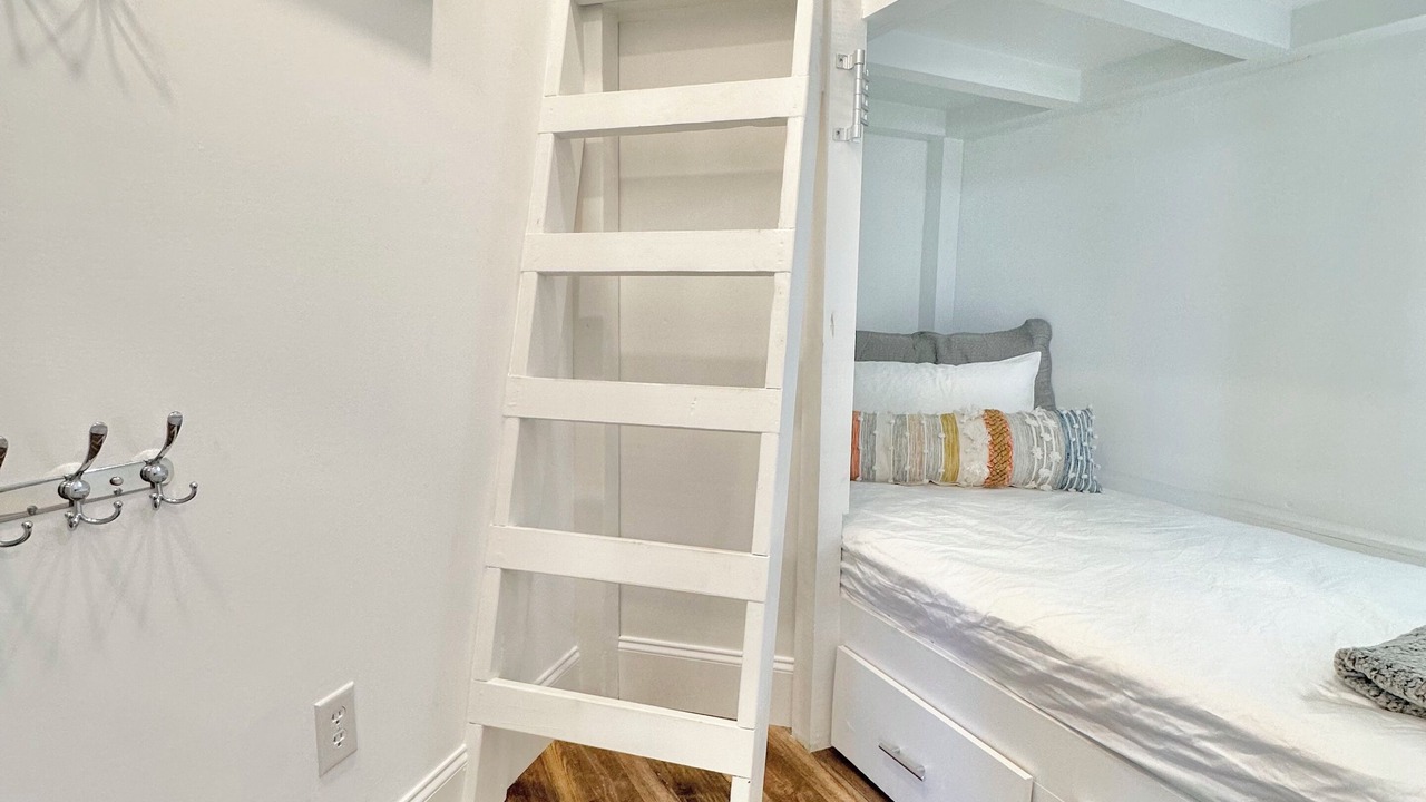 Photo of Bedroom in Cedar Bluff