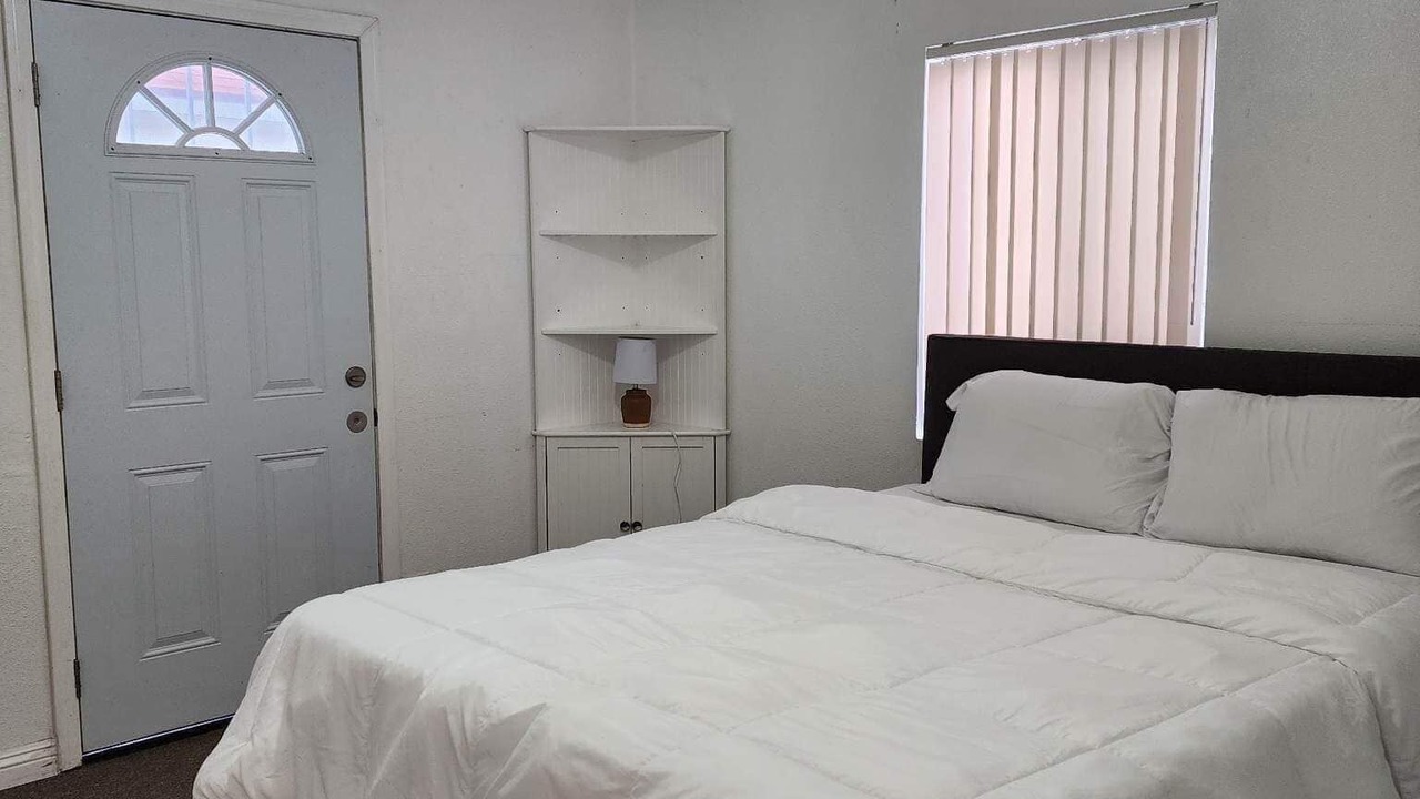Photo of Bedroom in Midway City