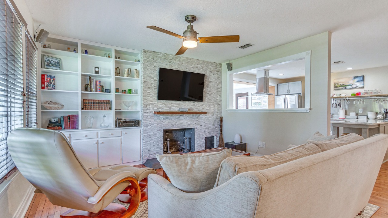 Photo of Livingroom in East Hill