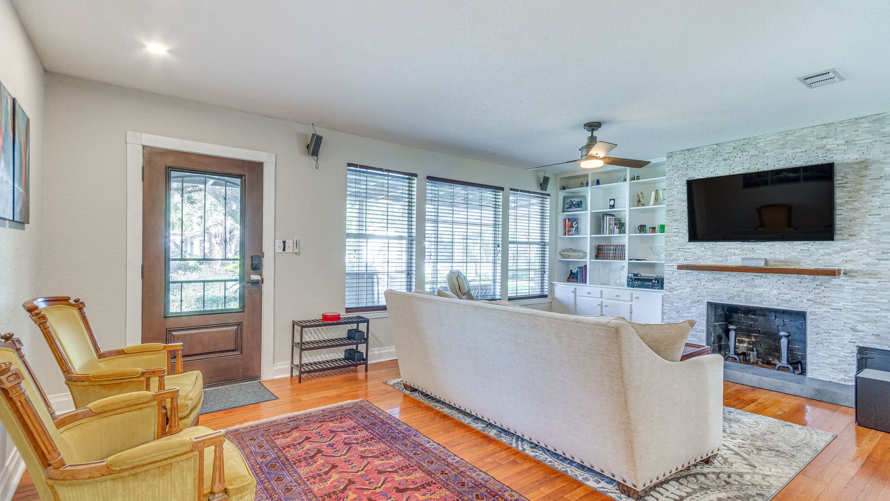 Photo of Livingroom in East Hill