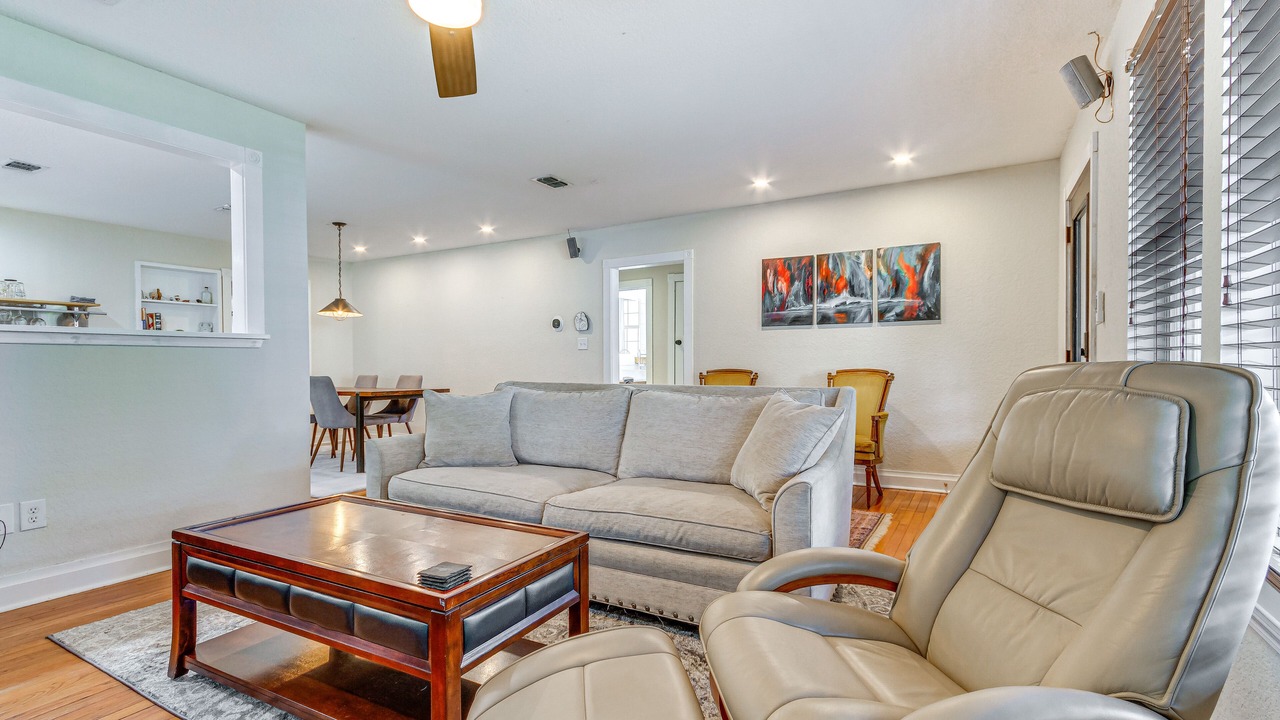 Photo of Livingroom in East Hill