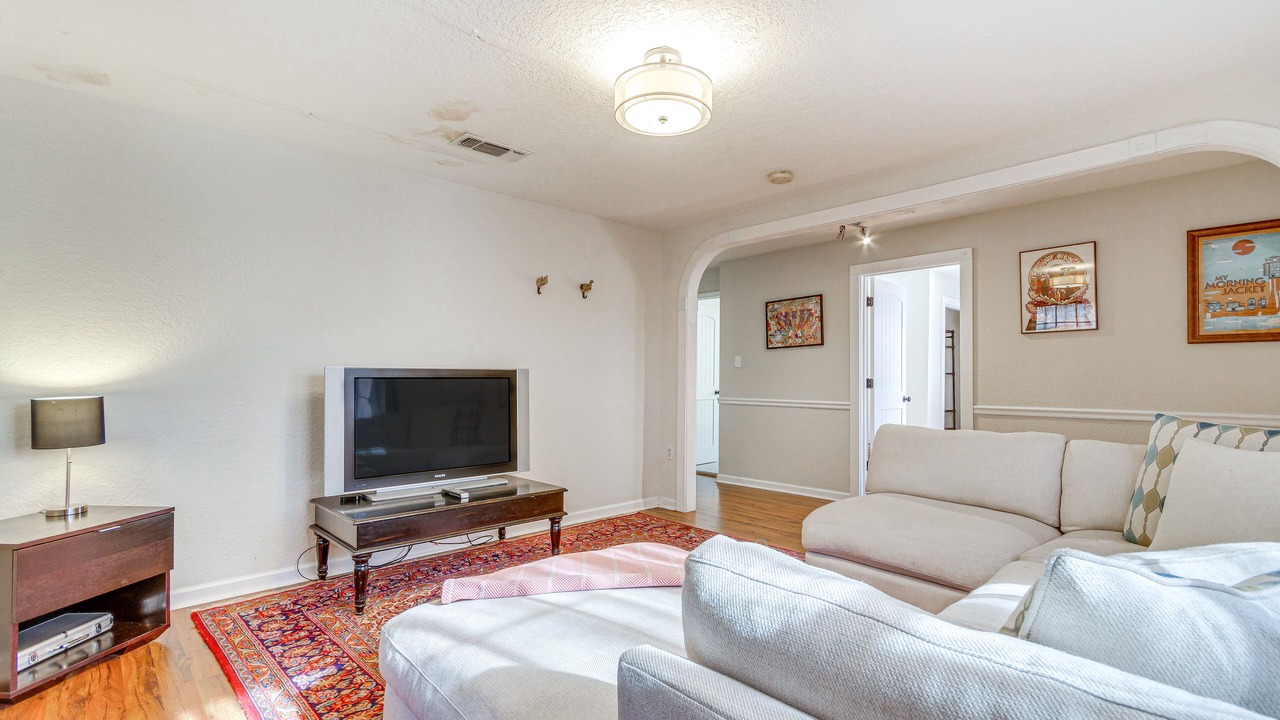 Photo of Livingroom in East Hill