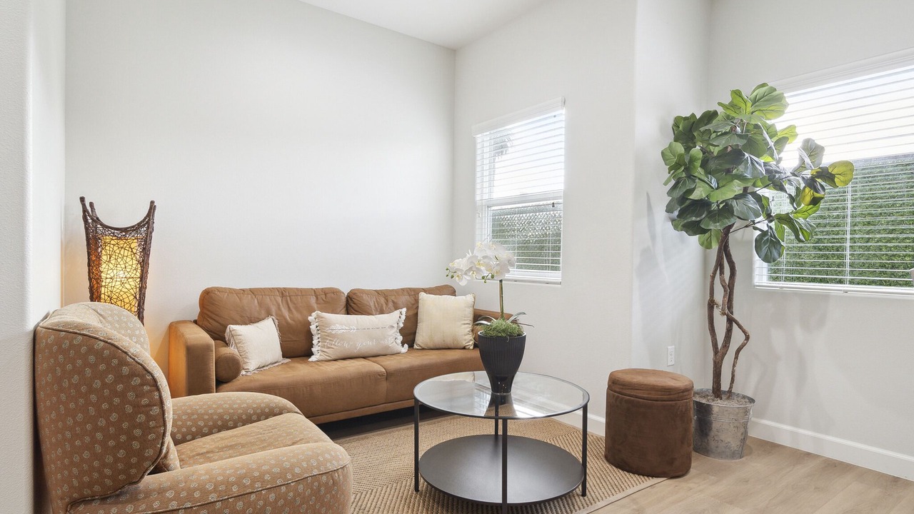 Photo of Livingroom in Midway City