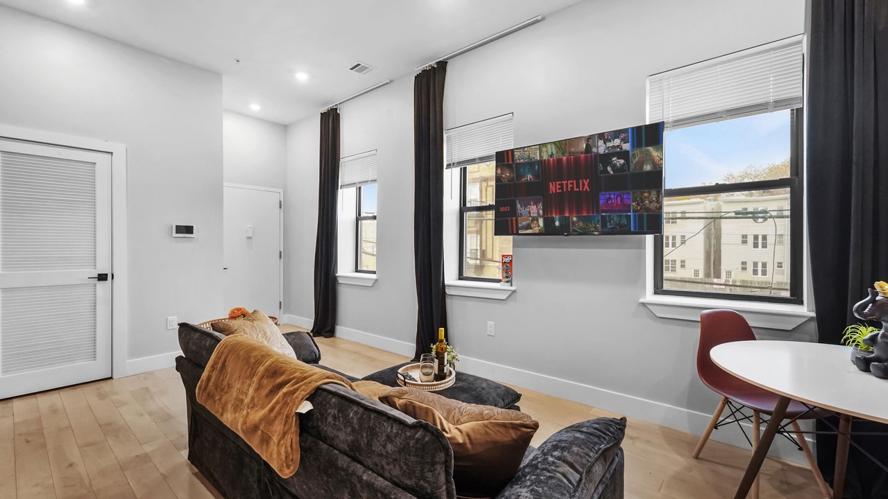 Photo of Livingroom in Ironbound District