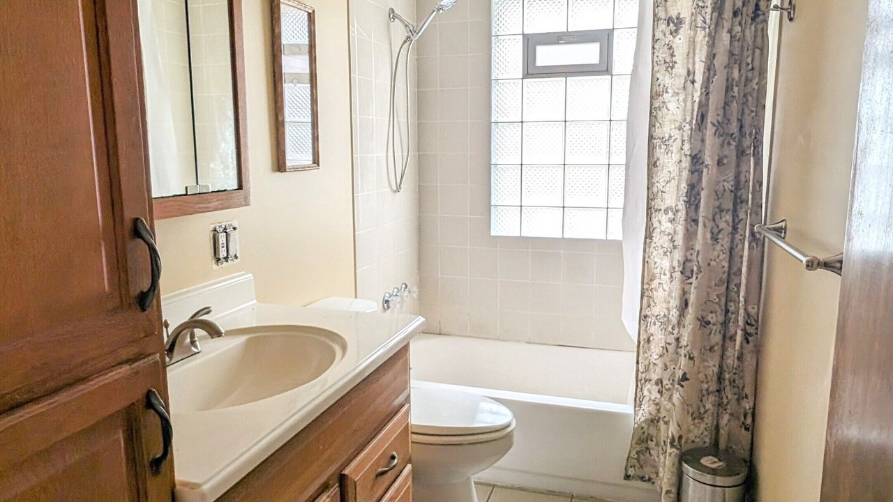 Photo of Bathroom in Eggertsville