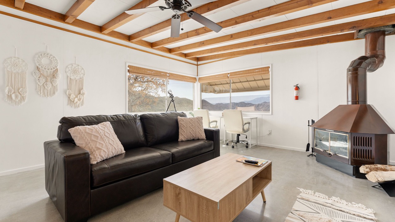 Photo of Livingroom in Morongo Valley