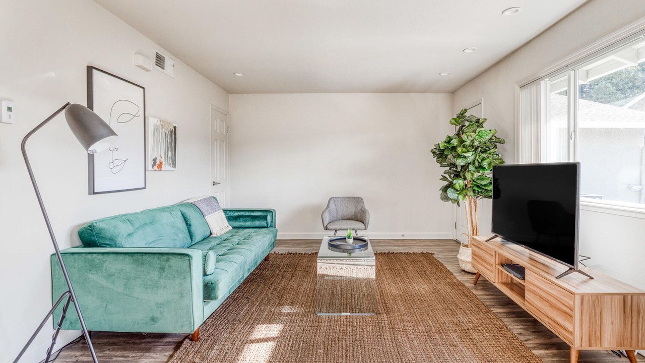 Photo of Livingroom in Old Mountain View