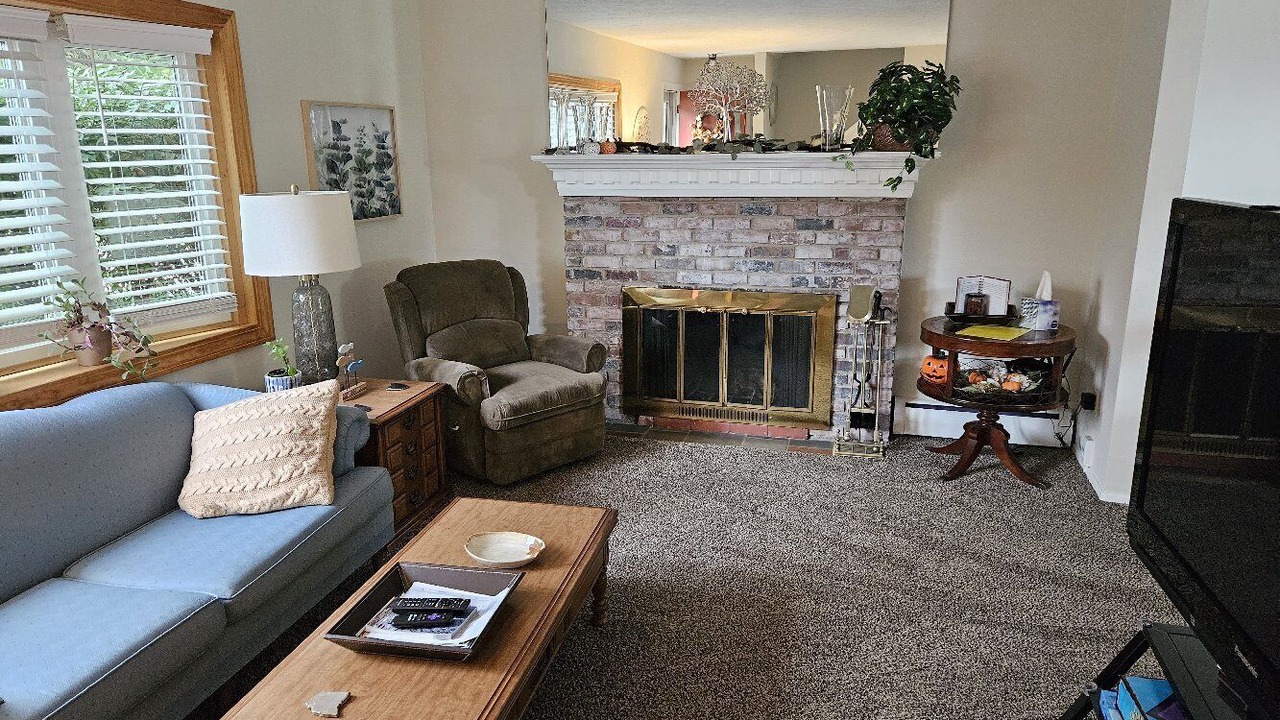 Photo of Livingroom in Eastlake