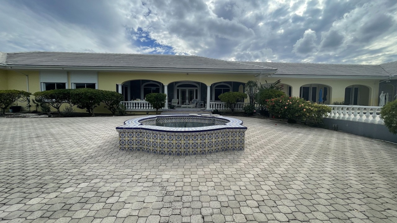 Photo of Outdoor in Bahamia West