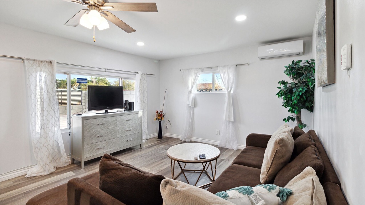 Photo of Livingroom in Palmdale
