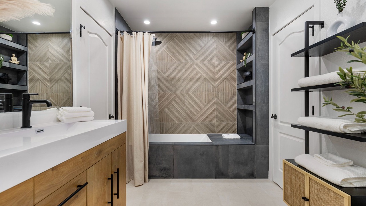 Photo of Bathroom in Woodland Hills