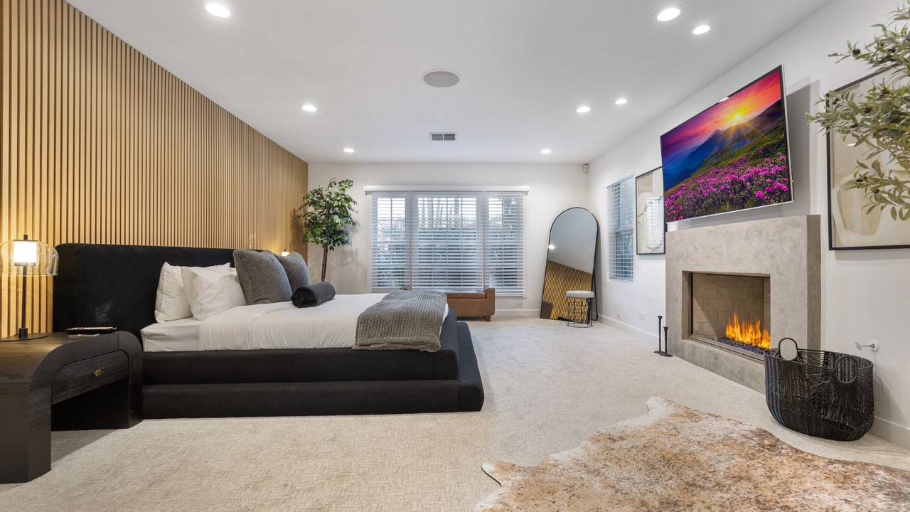 Photo of Bedroom in Woodland Hills