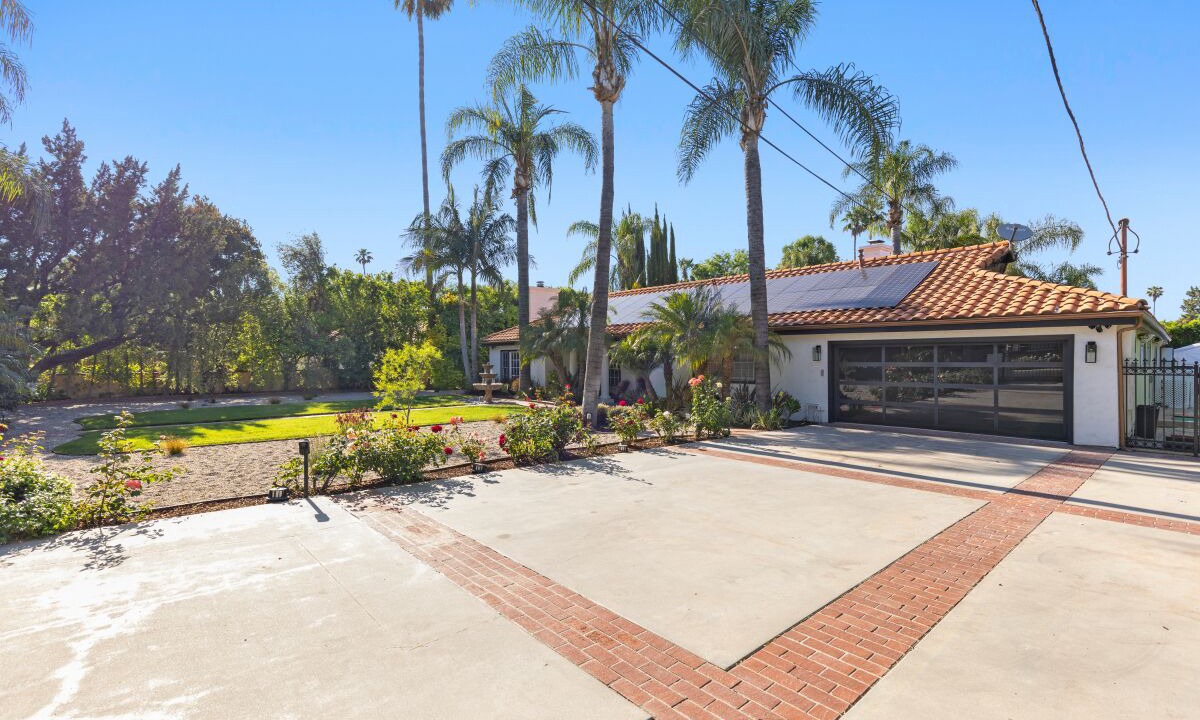 Photo of Outdoor in Woodland Hills