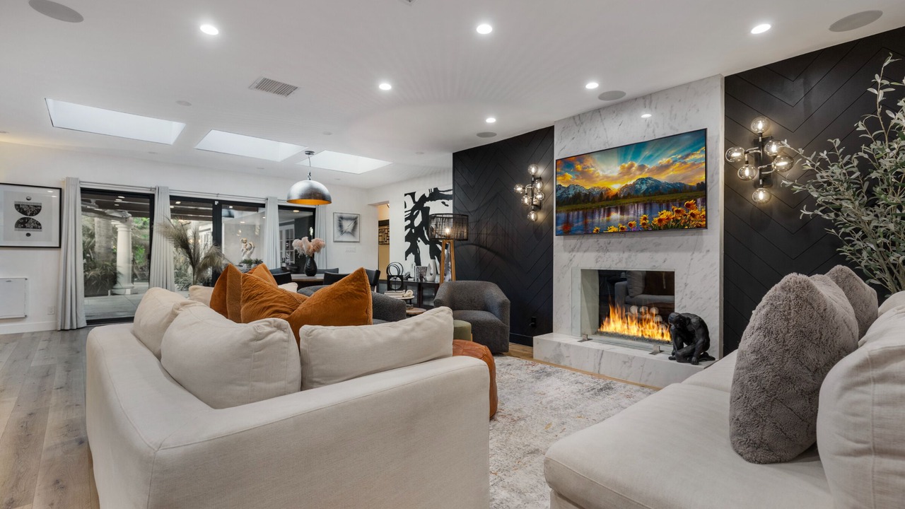 Photo of Livingroom in Woodland Hills