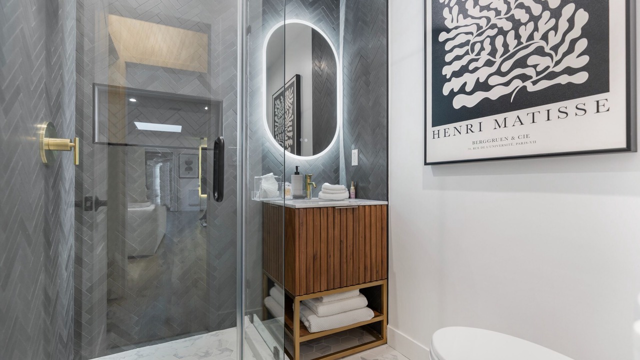 Photo of Bathroom in Woodland Hills