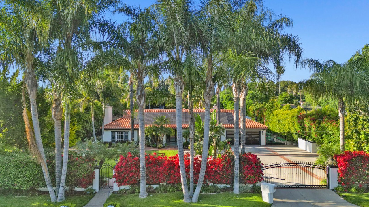 Photo of Outdoor in Woodland Hills