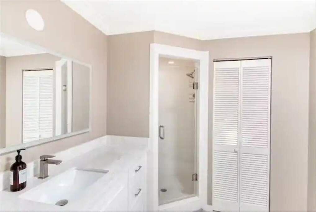 Photo of Bathroom in Survey Creek