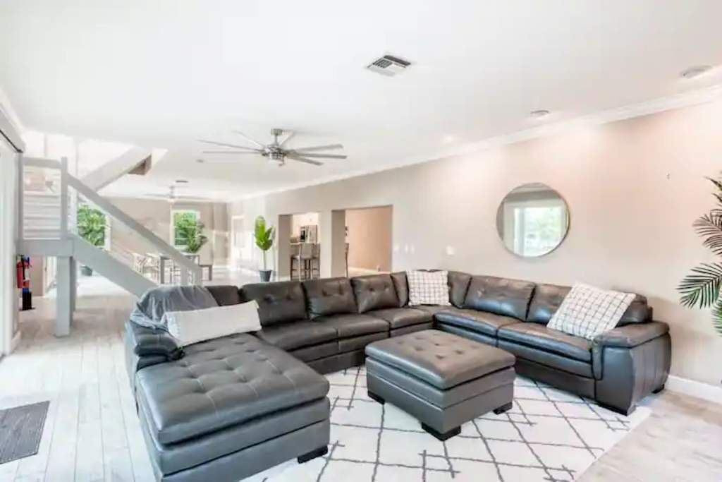 Photo of Livingroom in Survey Creek