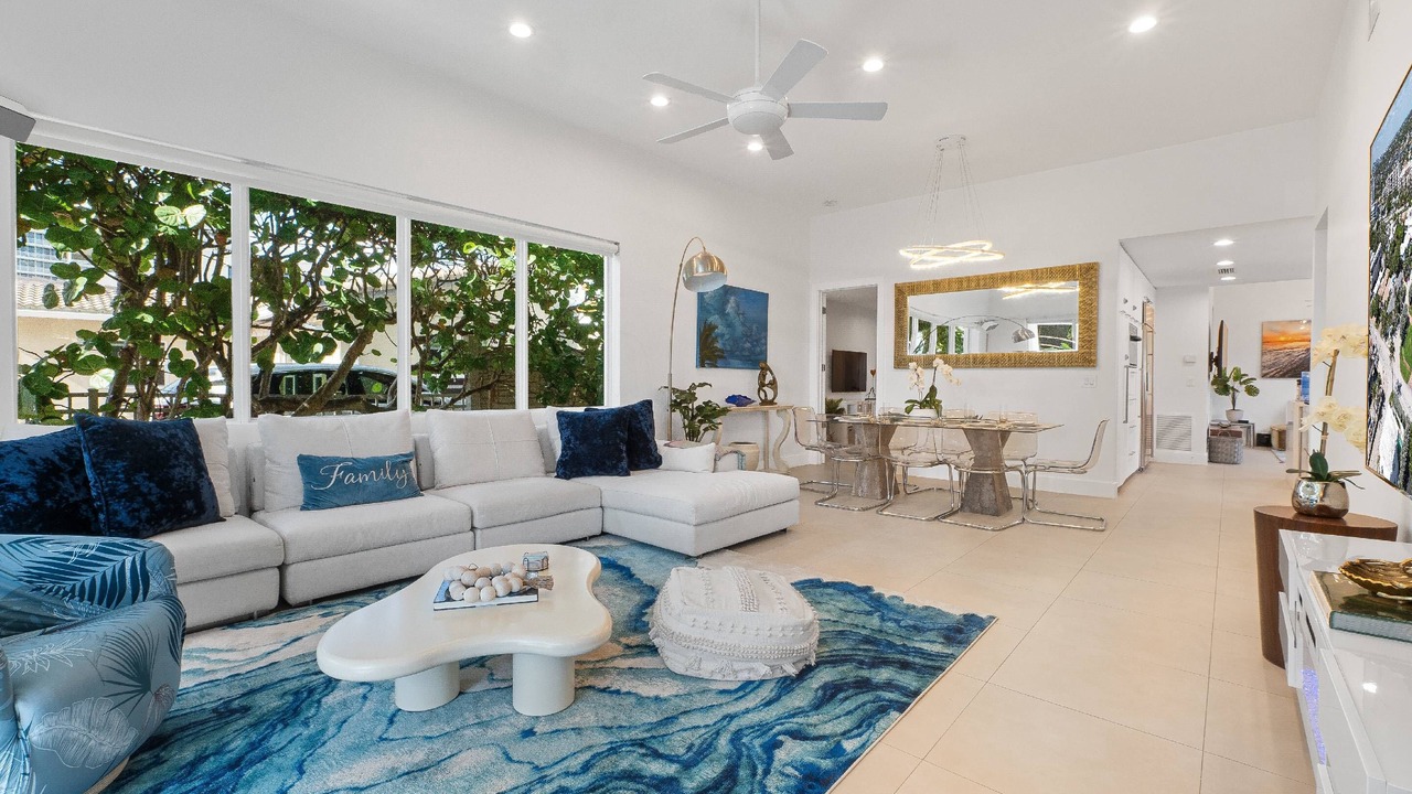 Photo of Livingroom in Dolphin Isles