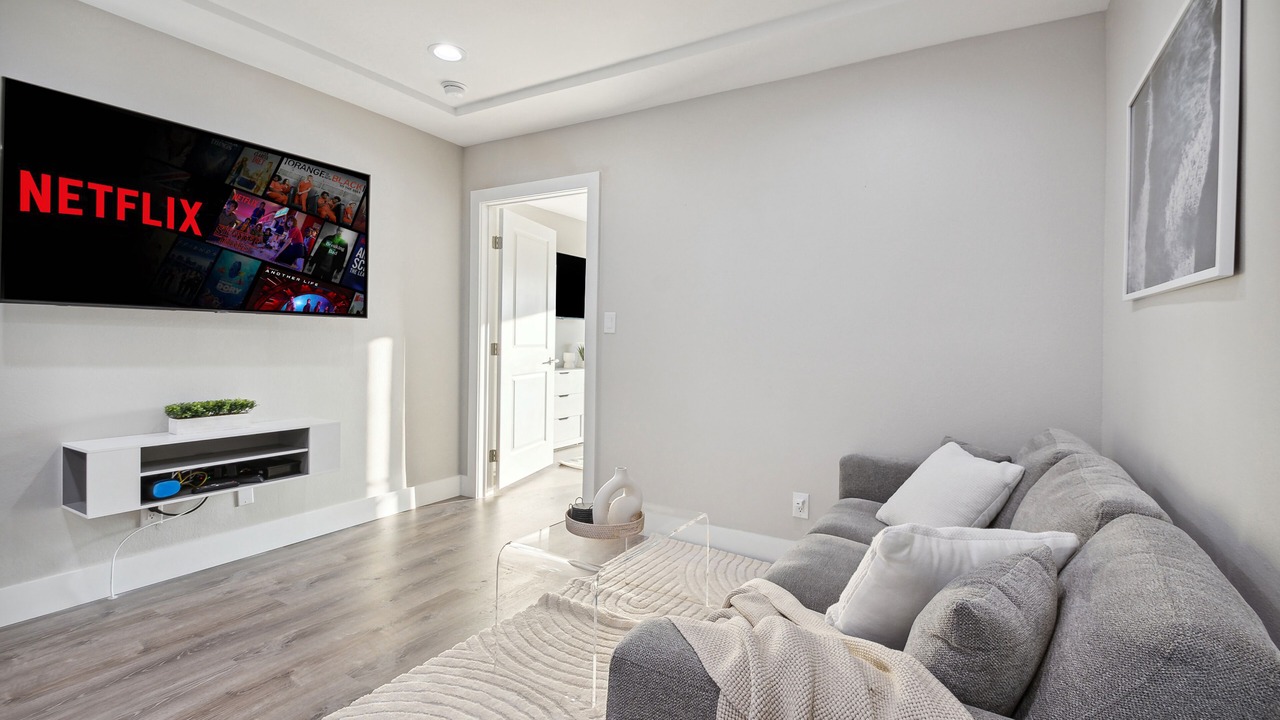 Photo of Livingroom in Valley Glen