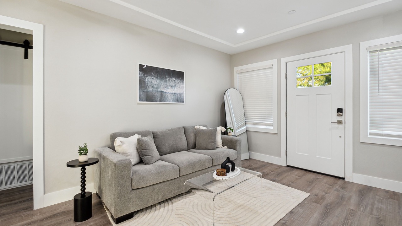 Photo of Livingroom in Valley Glen