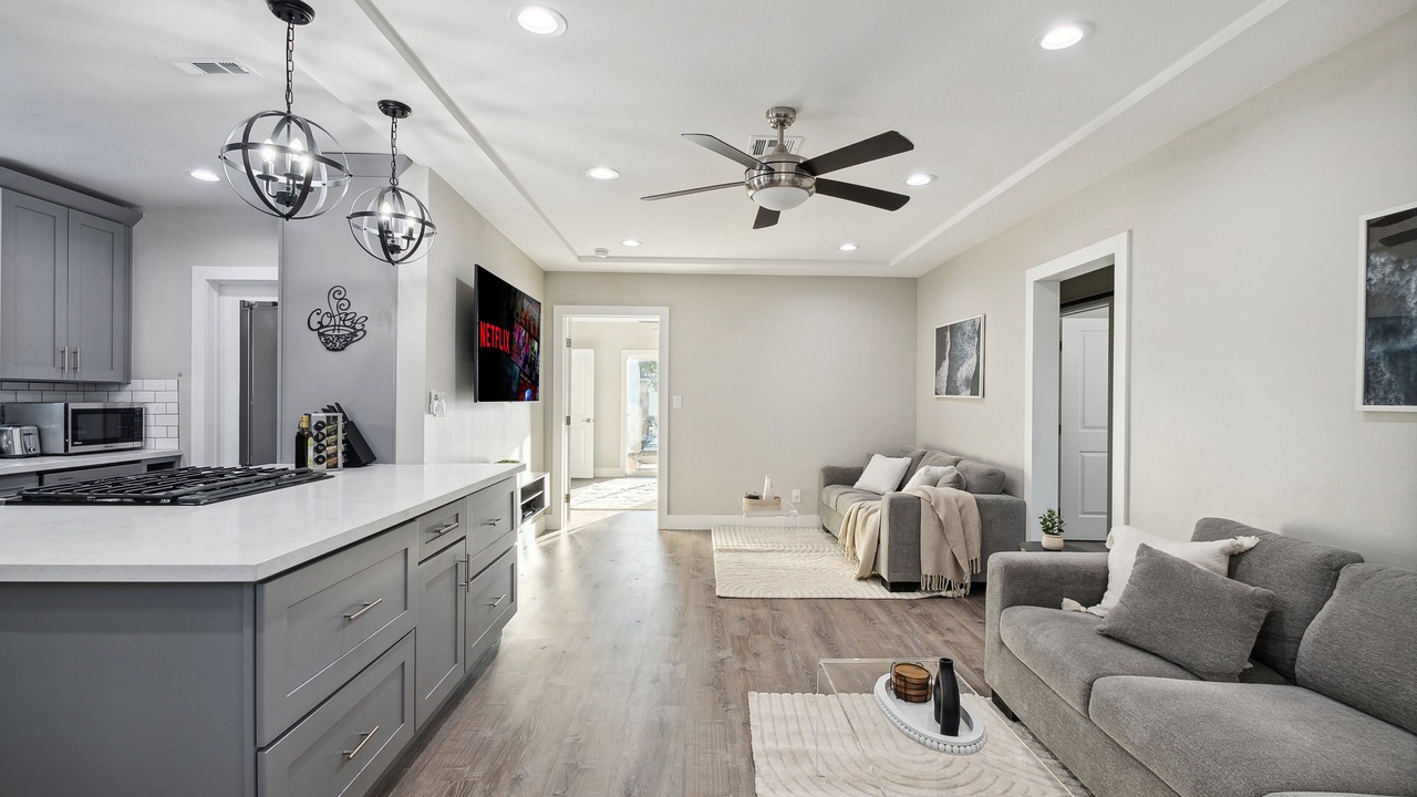 Photo of Livingroom in Valley Glen