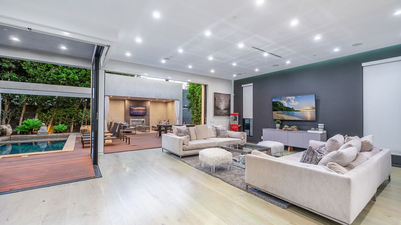 Photo of Livingroom in La Brea