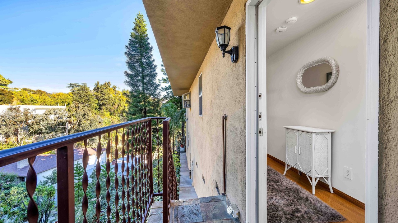 Photo of Patio Balcony in Hollywoodland