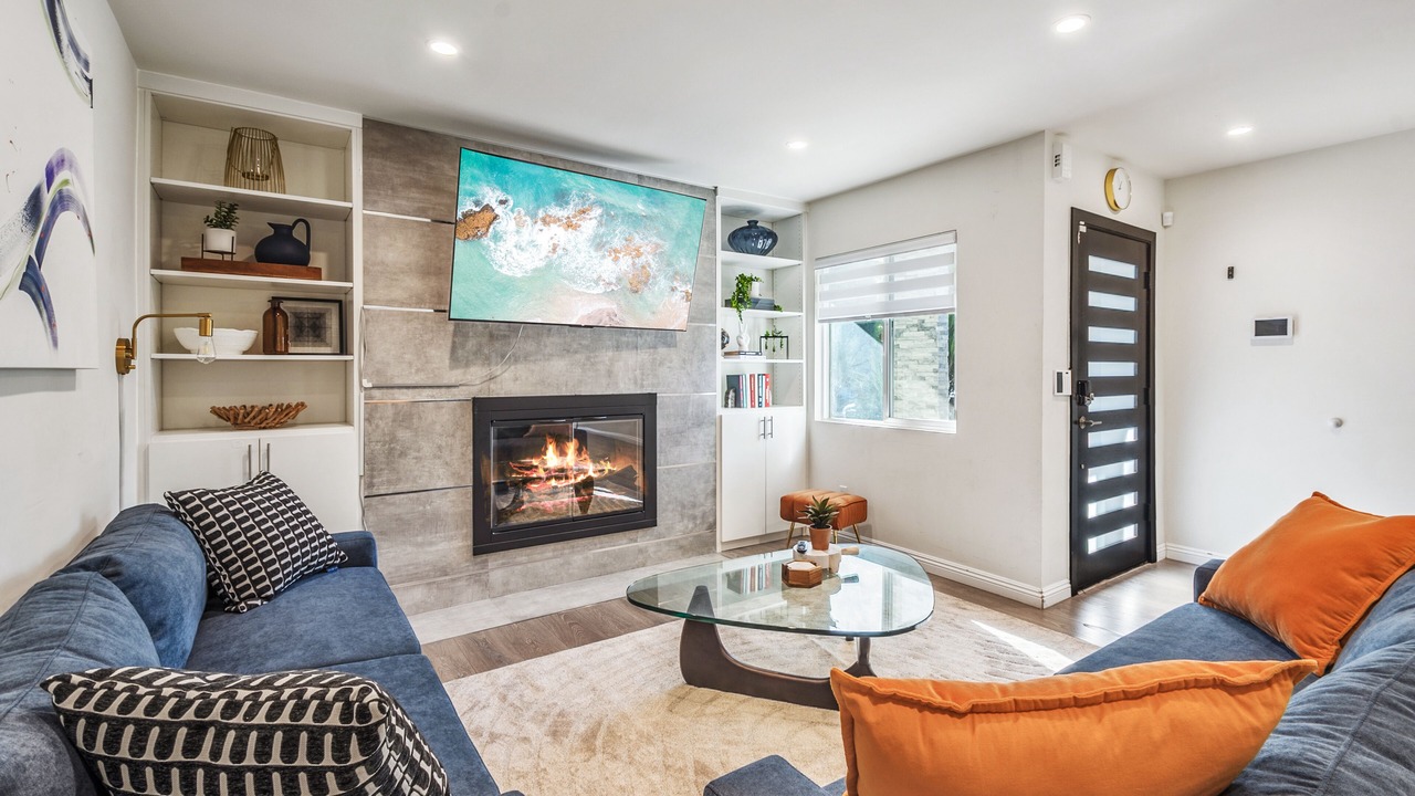 Photo of Livingroom in Encino