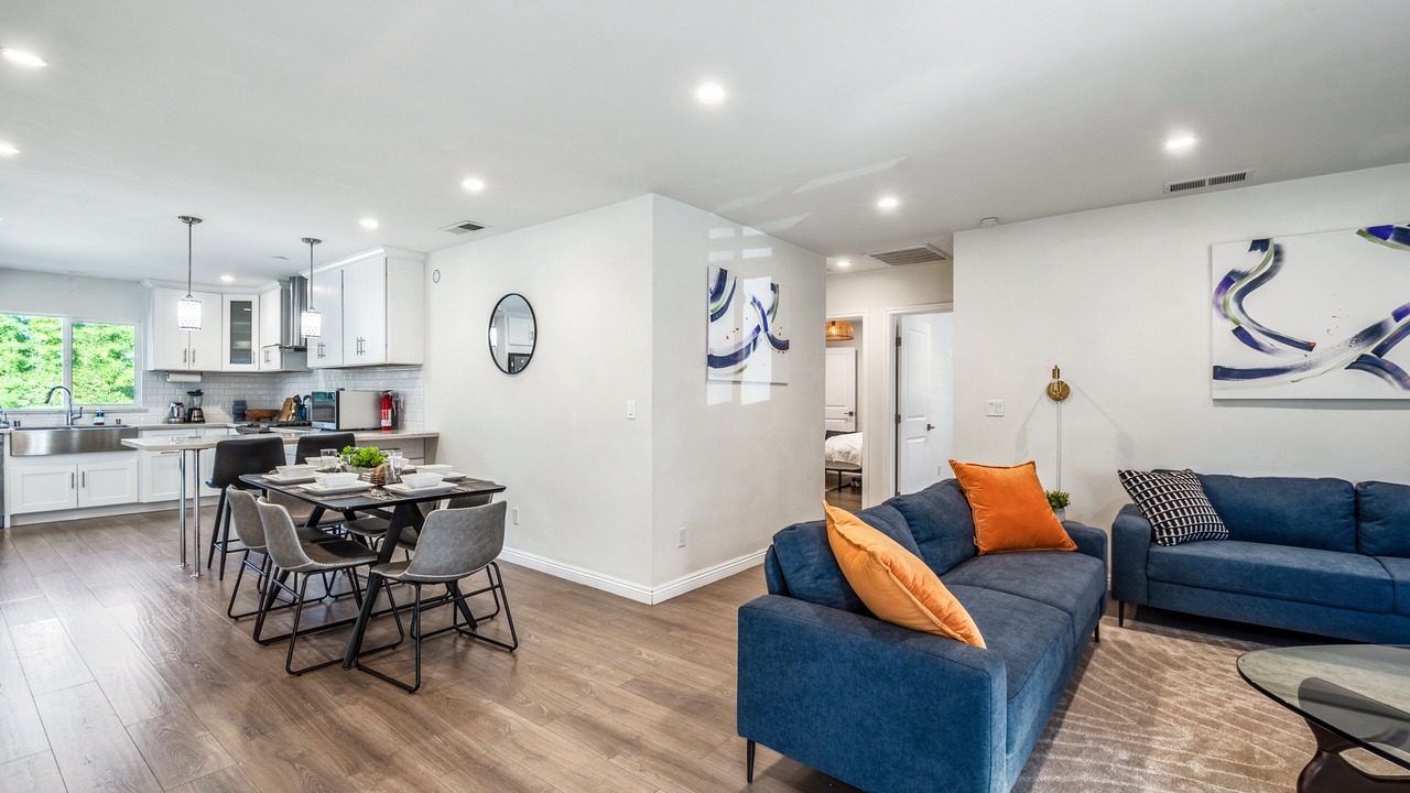 Photo of Livingroom in Encino