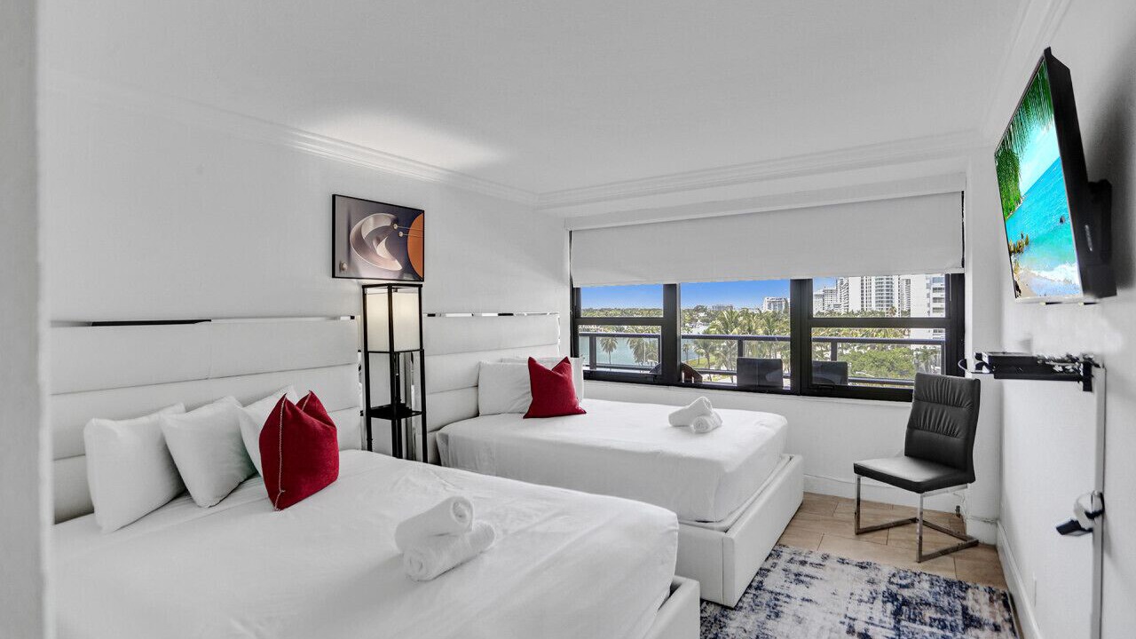 Photo of Bedroom in Mid Beach