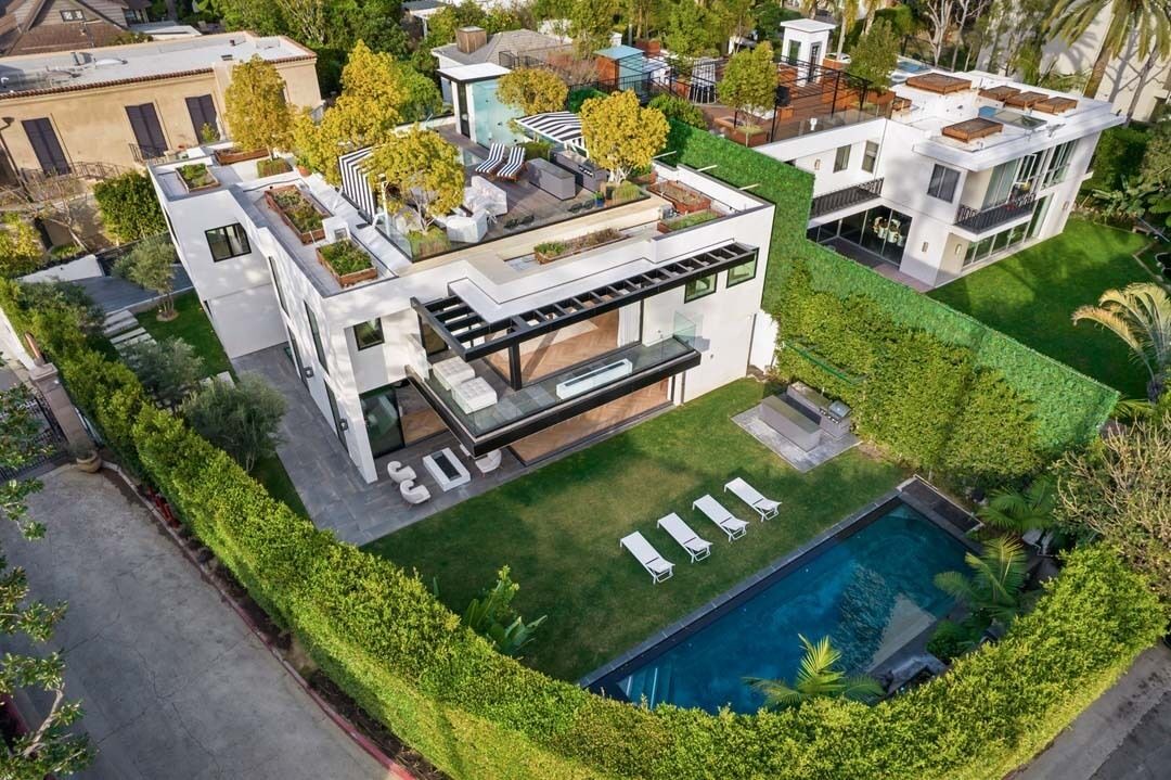 Photo of Outdoor in Trousdale Estates