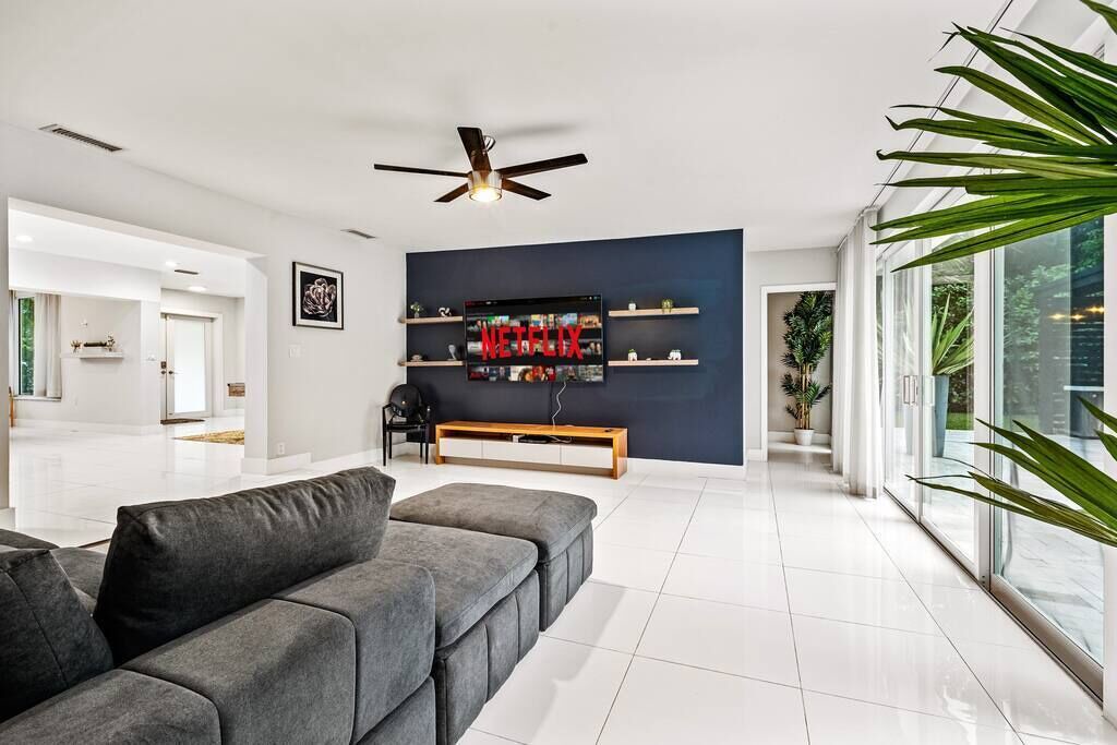 Photo of Livingroom in Golden Glades