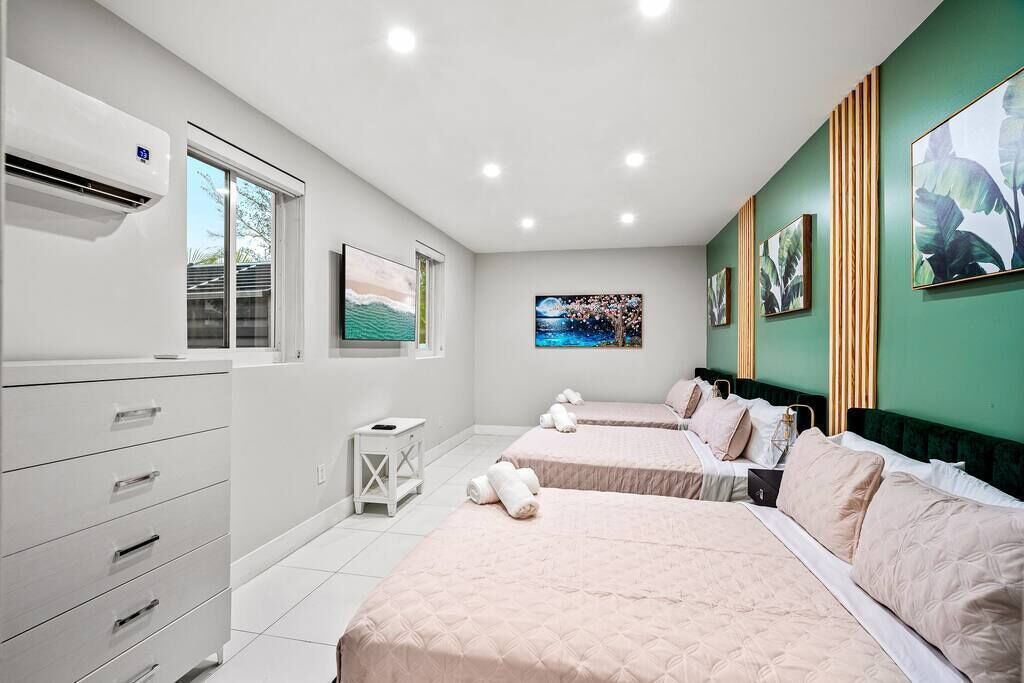 Photo of Bedroom in Golden Glades