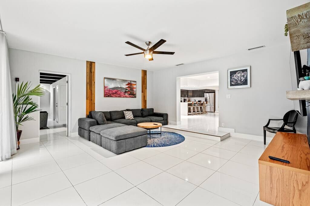 Photo of Livingroom in Golden Glades