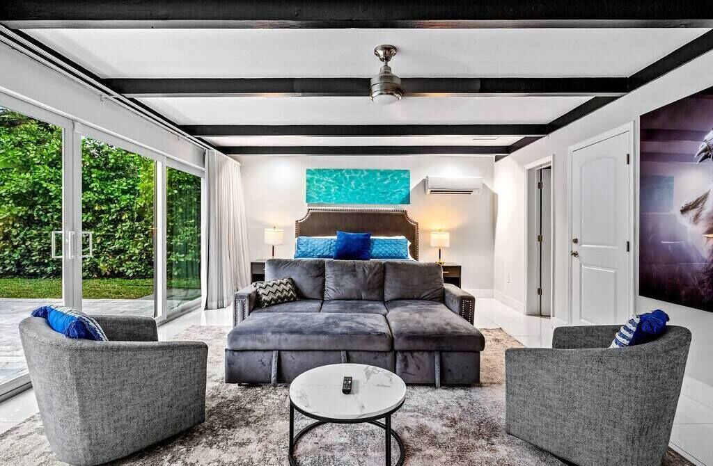 Photo of Livingroom in Golden Glades
