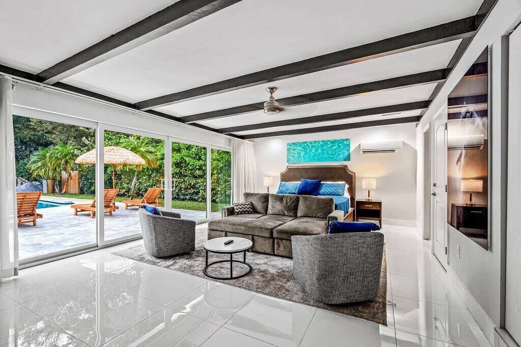 Photo of Livingroom in Golden Glades