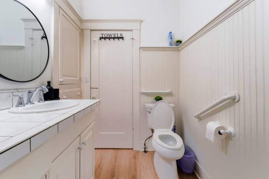 Photo of Bathroom in North Hollywood