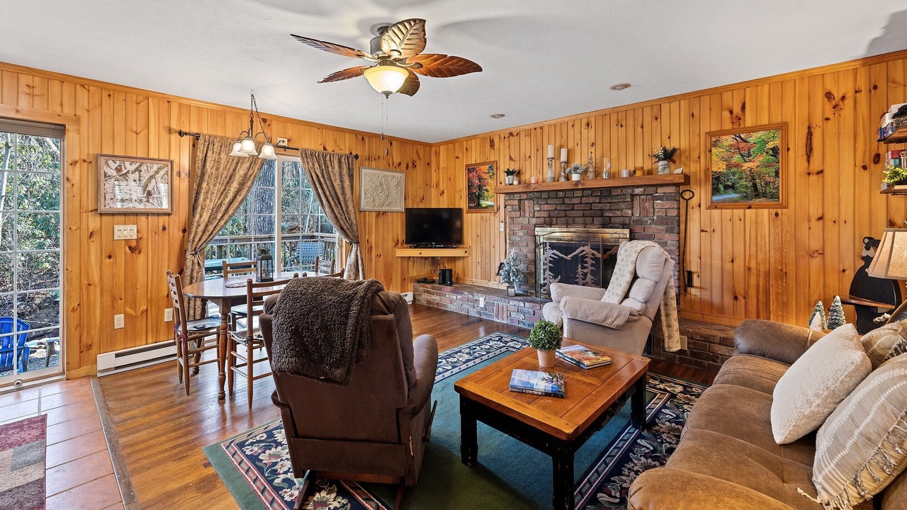 Photo of Livingroom in Maggie Valley
