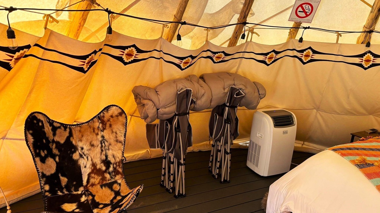 Photo of Bedroom in Cave Junction