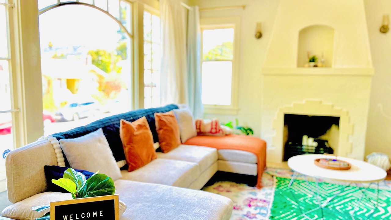 Photo of Livingroom in Bushrod