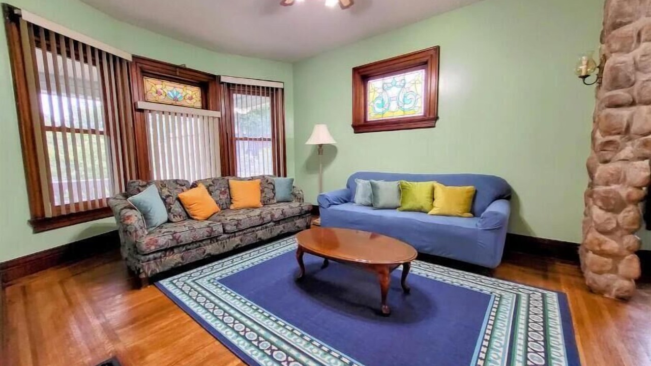 Photo of Livingroom in Downtown Niagara Falls