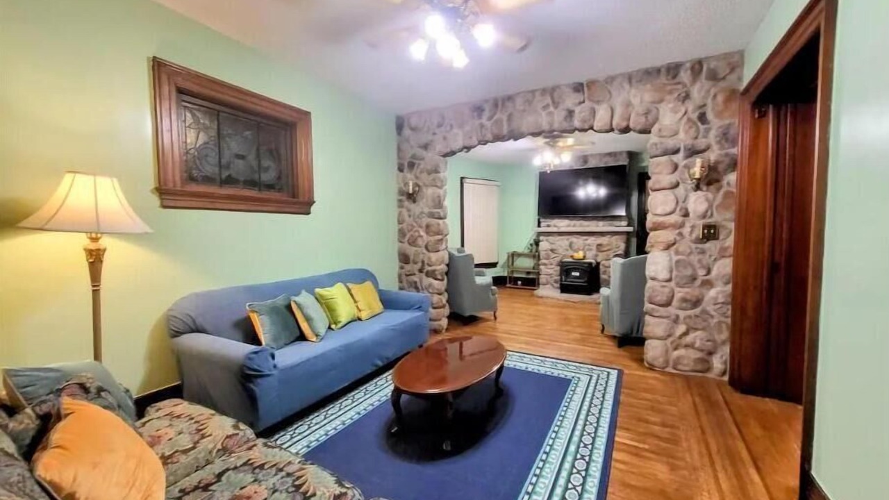 Photo of Livingroom in Downtown Niagara Falls