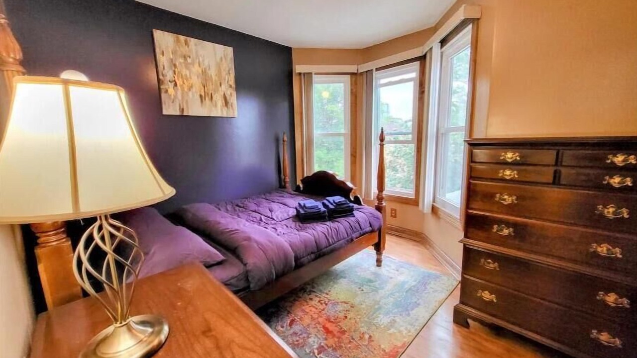 Photo of Bedroom in Downtown Niagara Falls