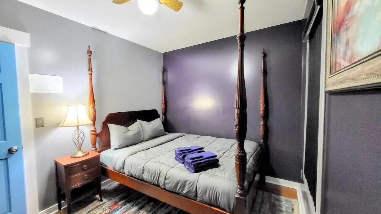 Photo of Bedroom in Downtown Niagara Falls