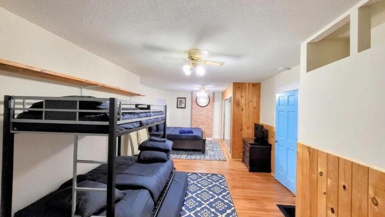 Photo of Bedroom in Downtown Niagara Falls