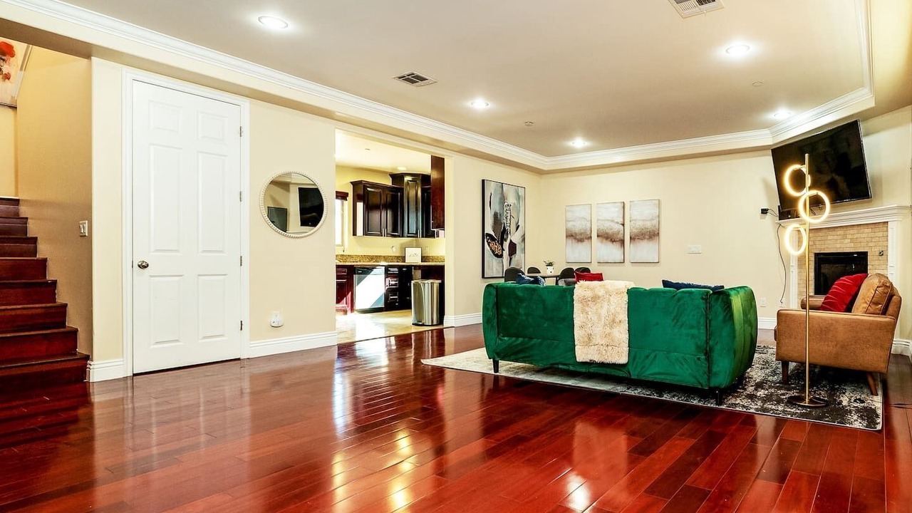 Photo of Livingroom in Hawthorne