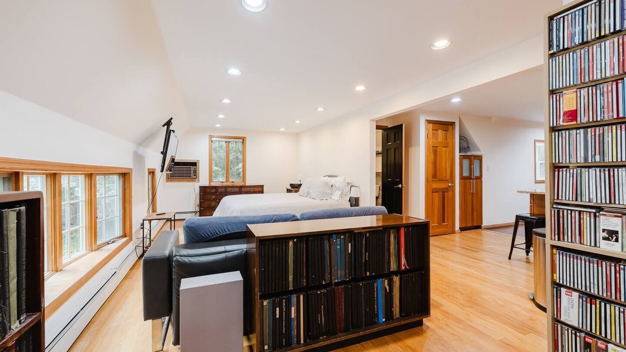 Photo of Bedroom in Glen Head
